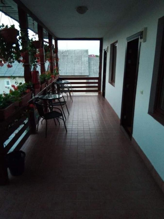 Cris & Mona Hotel ซาพึนซา ภายนอก รูปภาพ